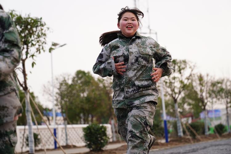 校园冬日暖阳 青春的气息