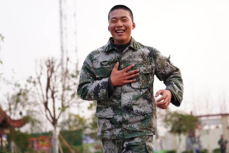 校园冬日暖阳 青春的气息