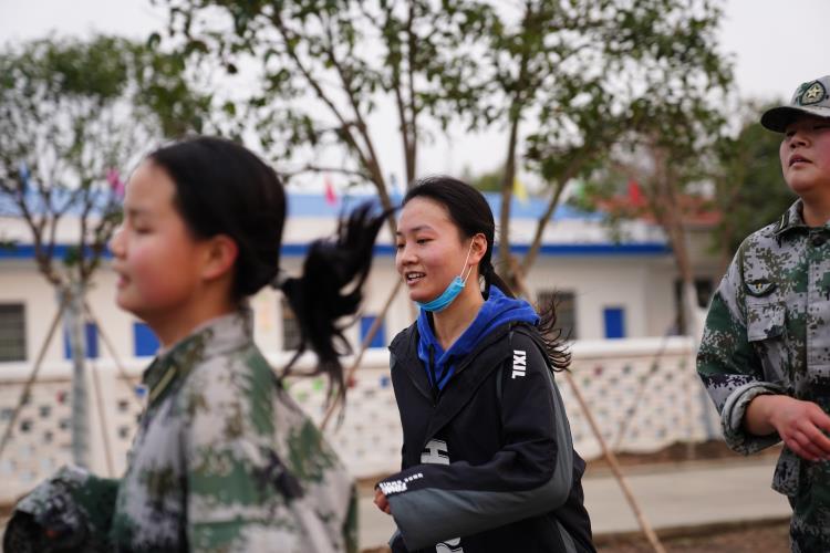 校园冬日暖阳 青春的气息