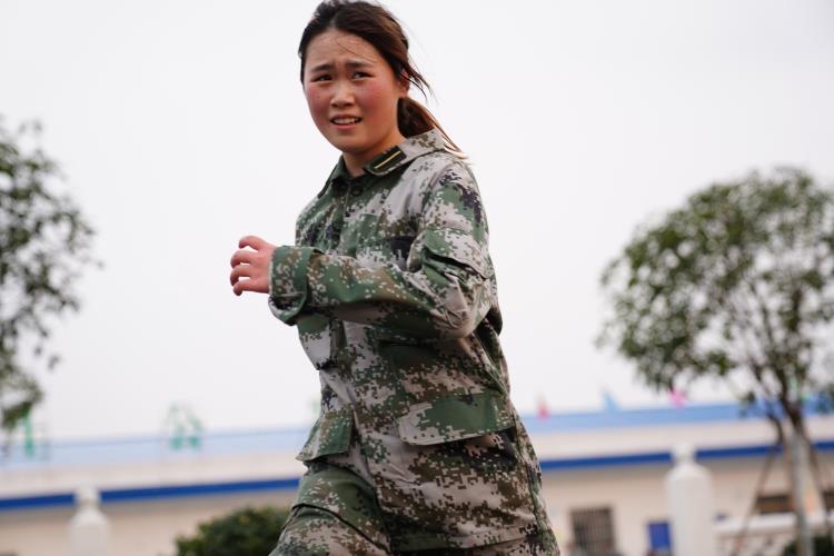 校园冬日暖阳 青春的气息