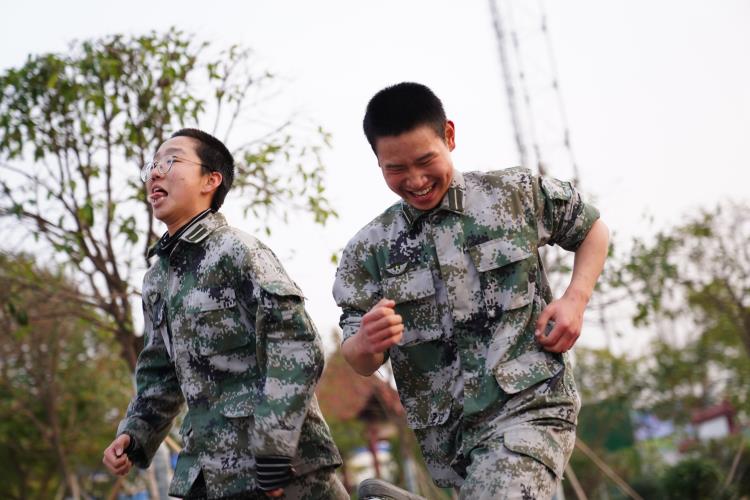 校园冬日暖阳 青春的气息