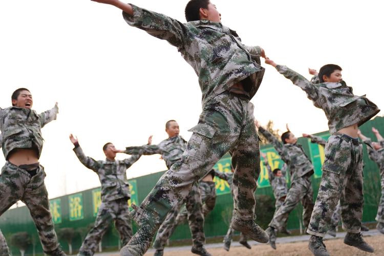 校园冬日暖阳 青春的气息