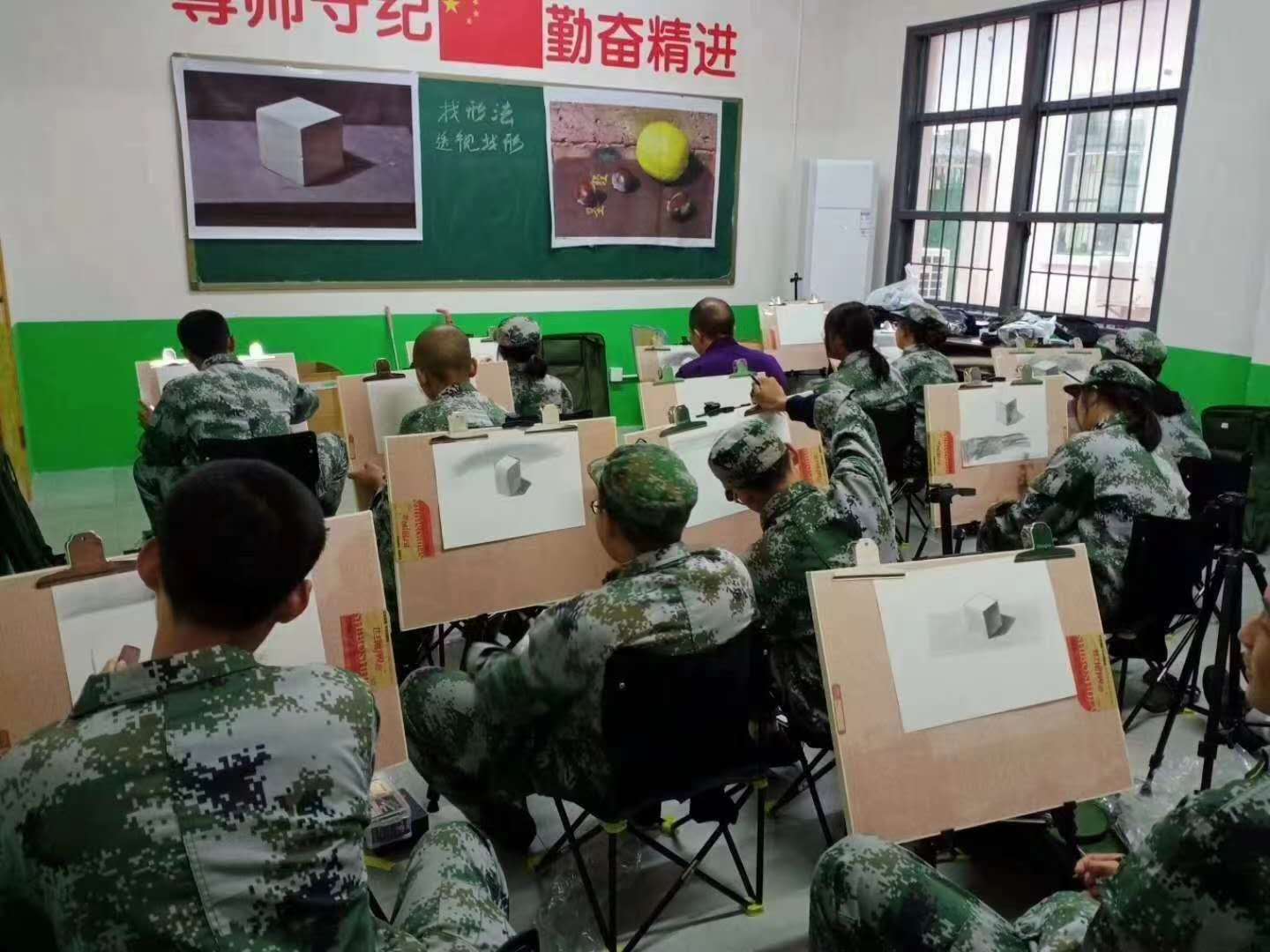 正苗启德青少年特训学校绘画课